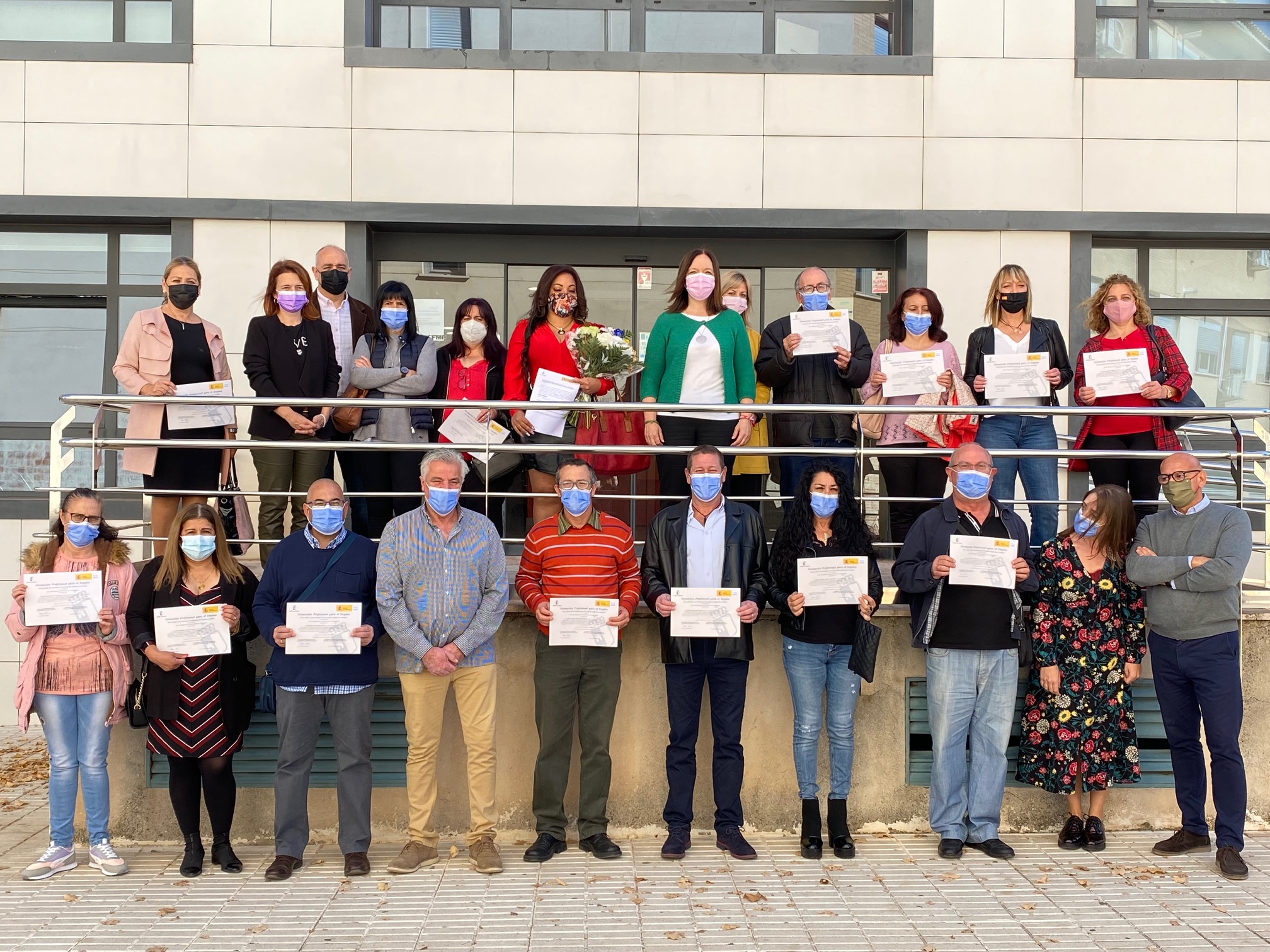 La alcaldesa, Rosa Melchor, entrega los diplomas de los Programas Mixtos de Formación y Empleo