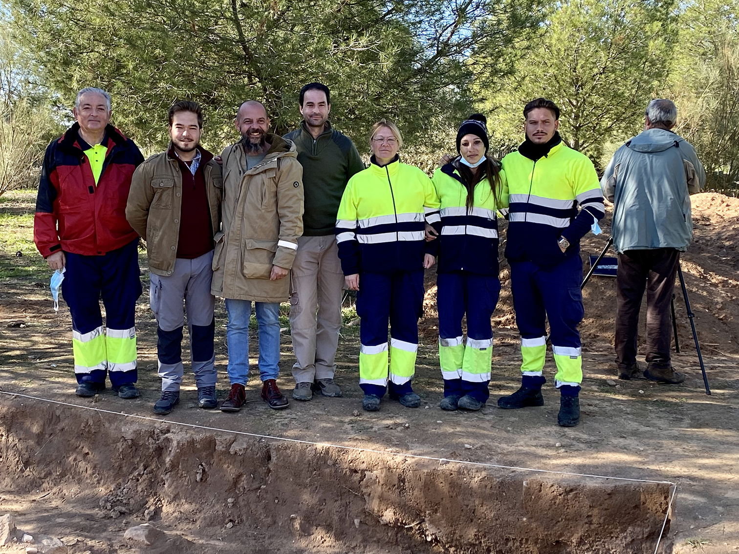 El presidente del Patronato Municipal de Cultura y el director de las excavaciones en Piédrola, presentan los últimos descubrimientos arqueológicos en el Yacimiento