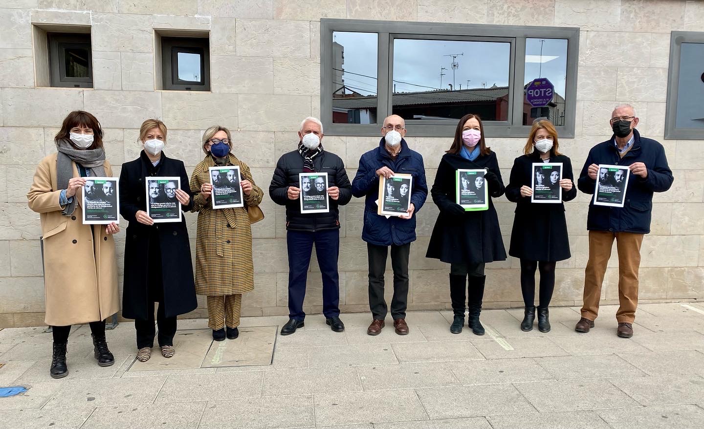La alcaldesa, Rosa Melchor, lee el manifiesto del Día Mundial contra el Cáncer