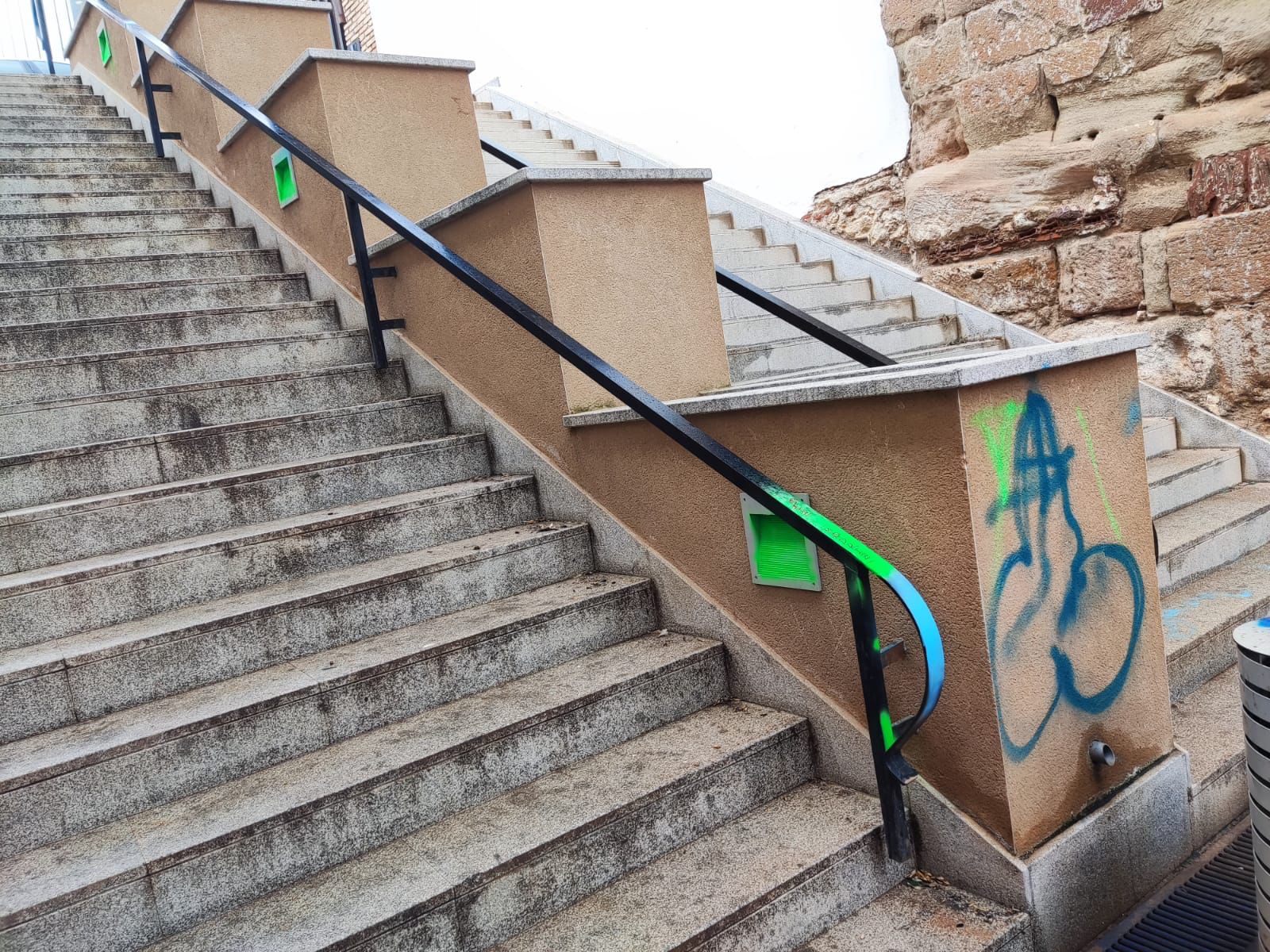 Se repiten los actos de vandalismo en el mobiliario urbano de Consuegra