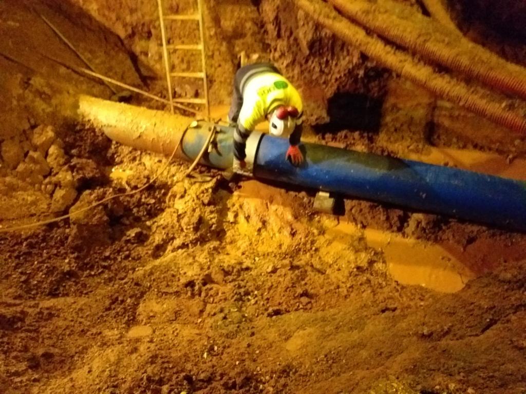 El servicio de la empresa Aguas de Alcázar consigue reparar en pocas horas una avería en la tubería general