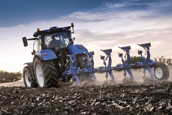 Concurso de habilidad con tractor (remolque y arada) San Isidro 2022
