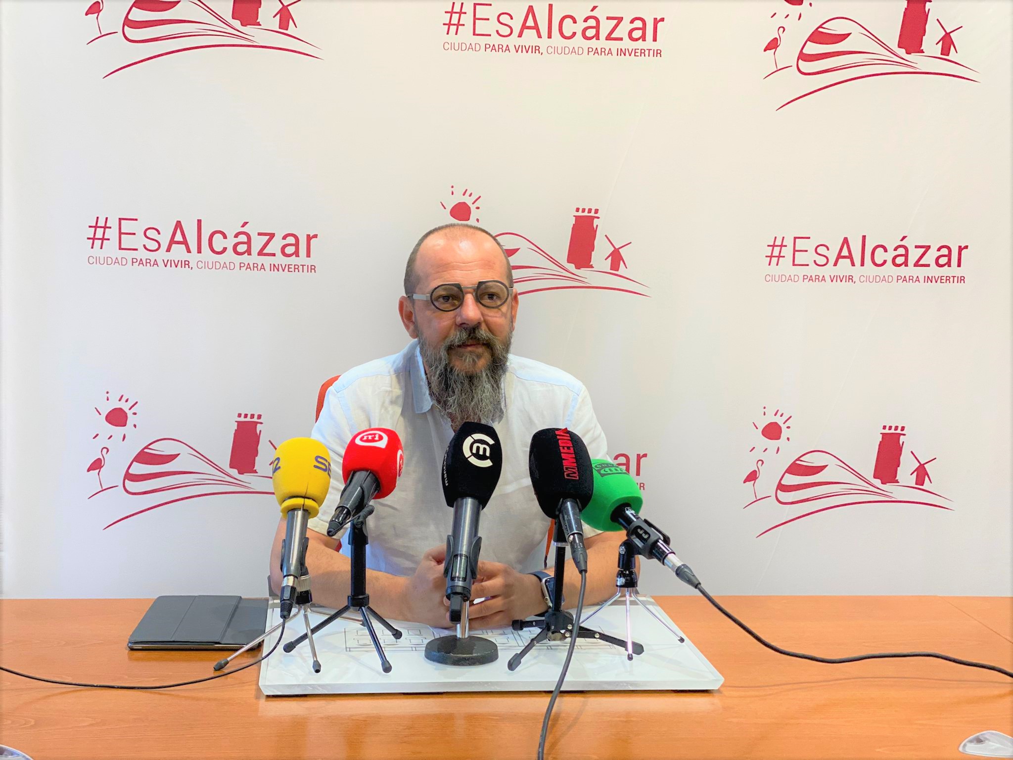 El ayuntamiento presenta nuevas ayudas para hacer frente al inicio del curso escolar. Becas para los más pequeños y el Banco de Libros