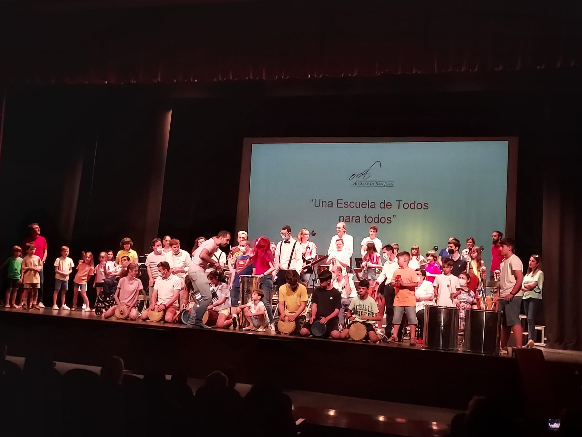 El viaje mágico de Leo pone el broche final al curso de la escuela municipal de música