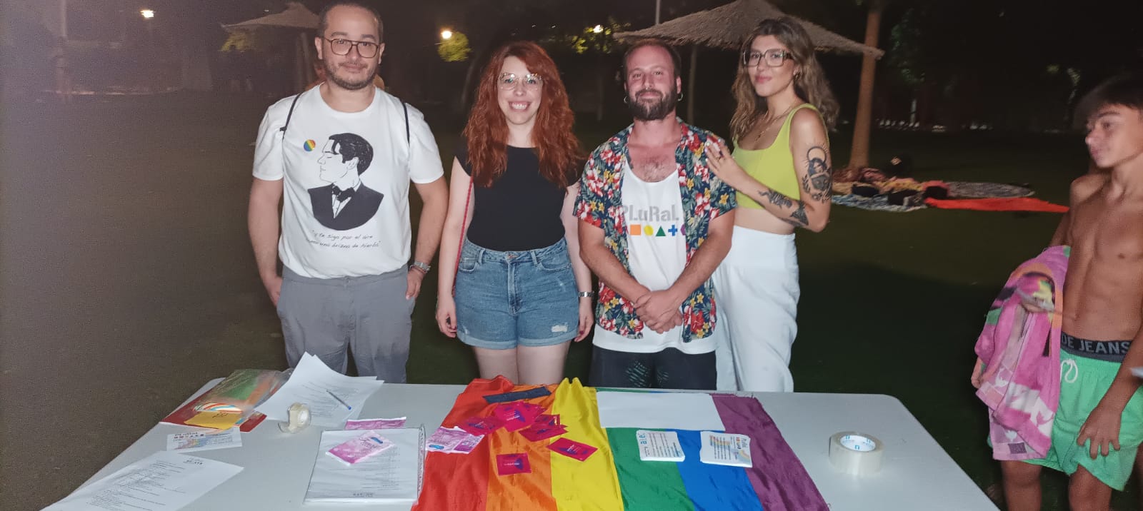 La Asociación PLURAL colabora con la concejalía de Juventud en el programa de piscina nocturna