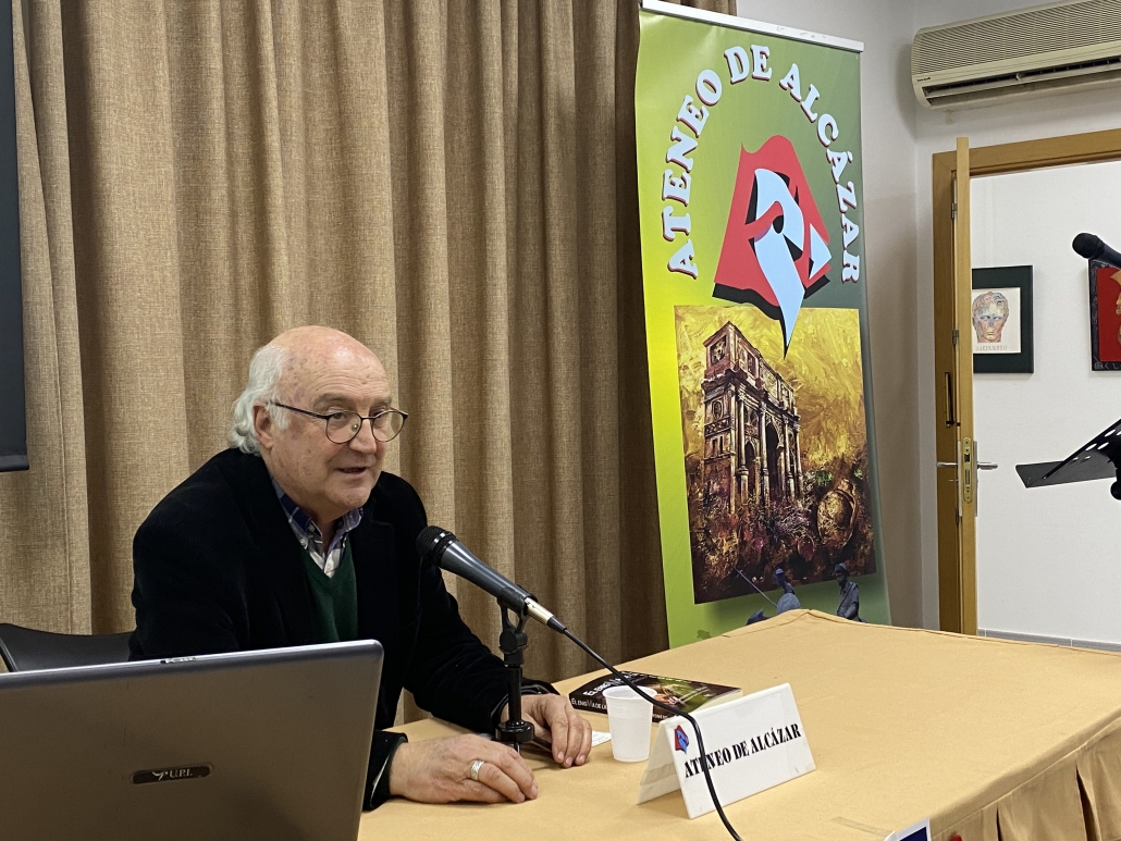 Miguel Romero Saiz presenta su nueva obra «El enigma de la catedral» en el Ateneo de Alcázar de San Juan
