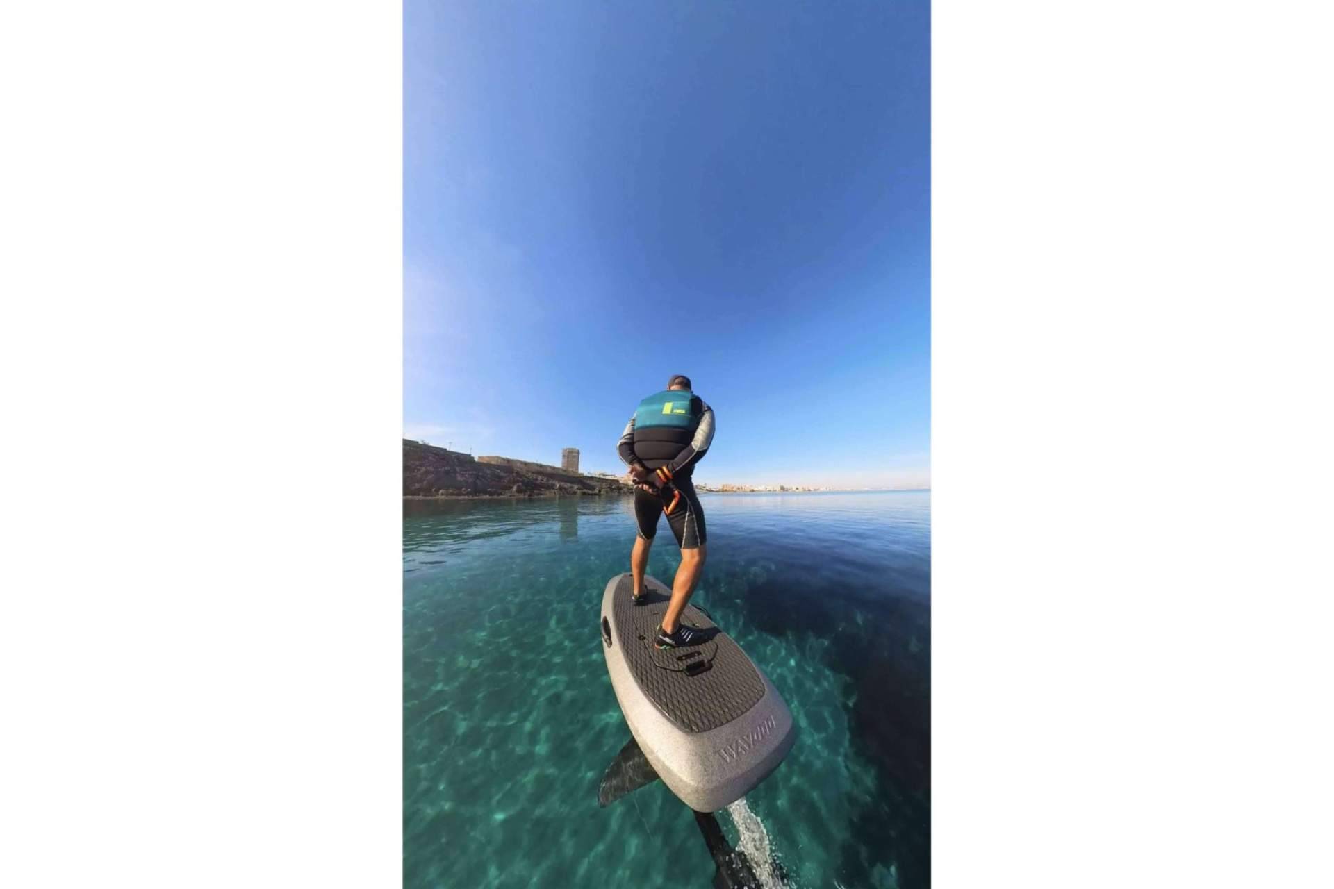 Kalima Charter apuesta por el eFoil como deporte acuático y ecofriendly