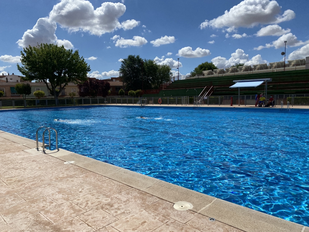 El Ayuntamiento de Alcázar publica la licitación para la gestión y explotación del bar en la Piscina Municipal
