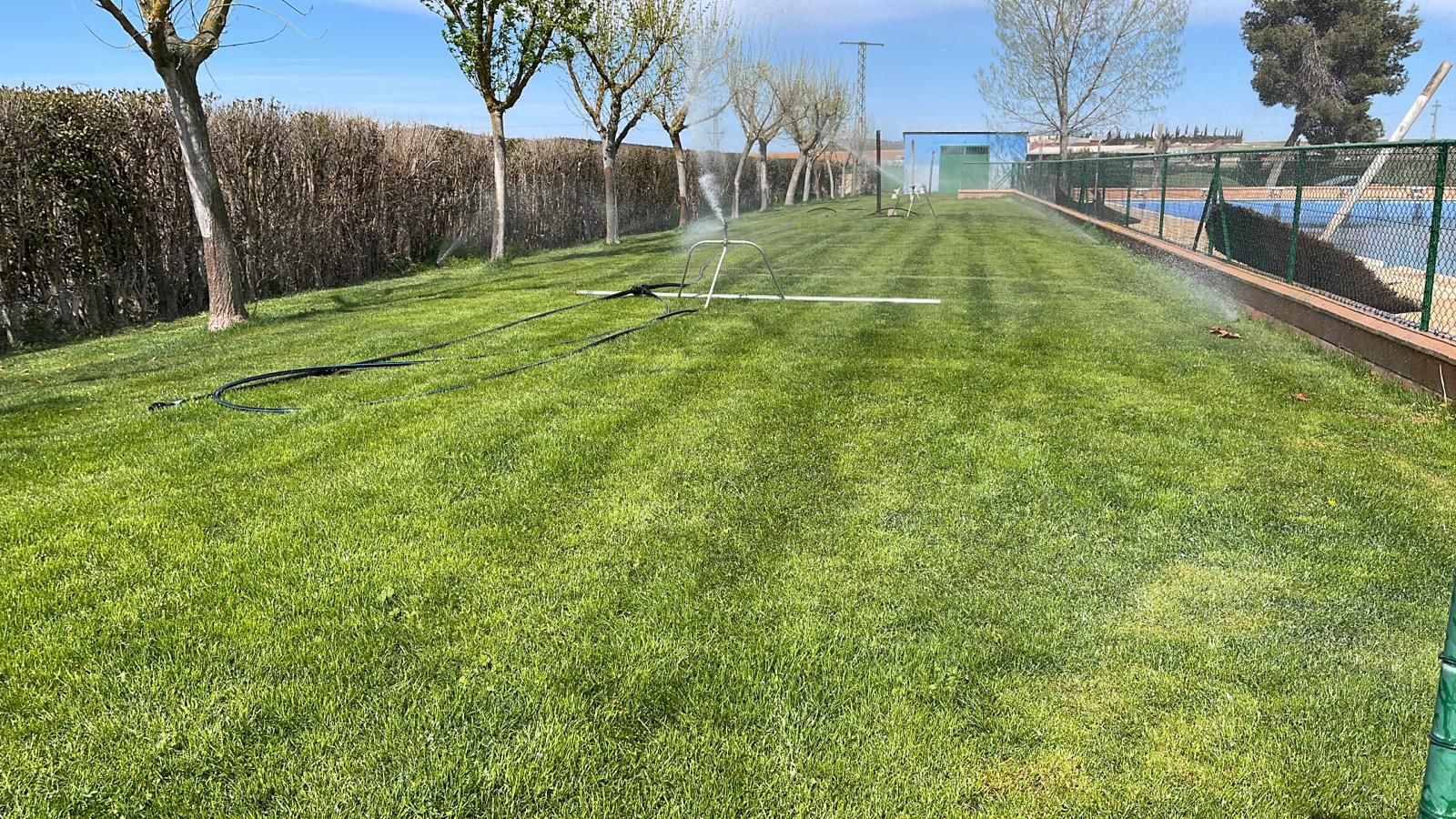 Han comenzado los trabajos de puesta a punto de la piscina municipal