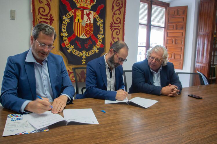 Ayuntamiento de Consuegra y Fedeto renuevan el convenio para apoyar a las pymes y autónomos del municipio