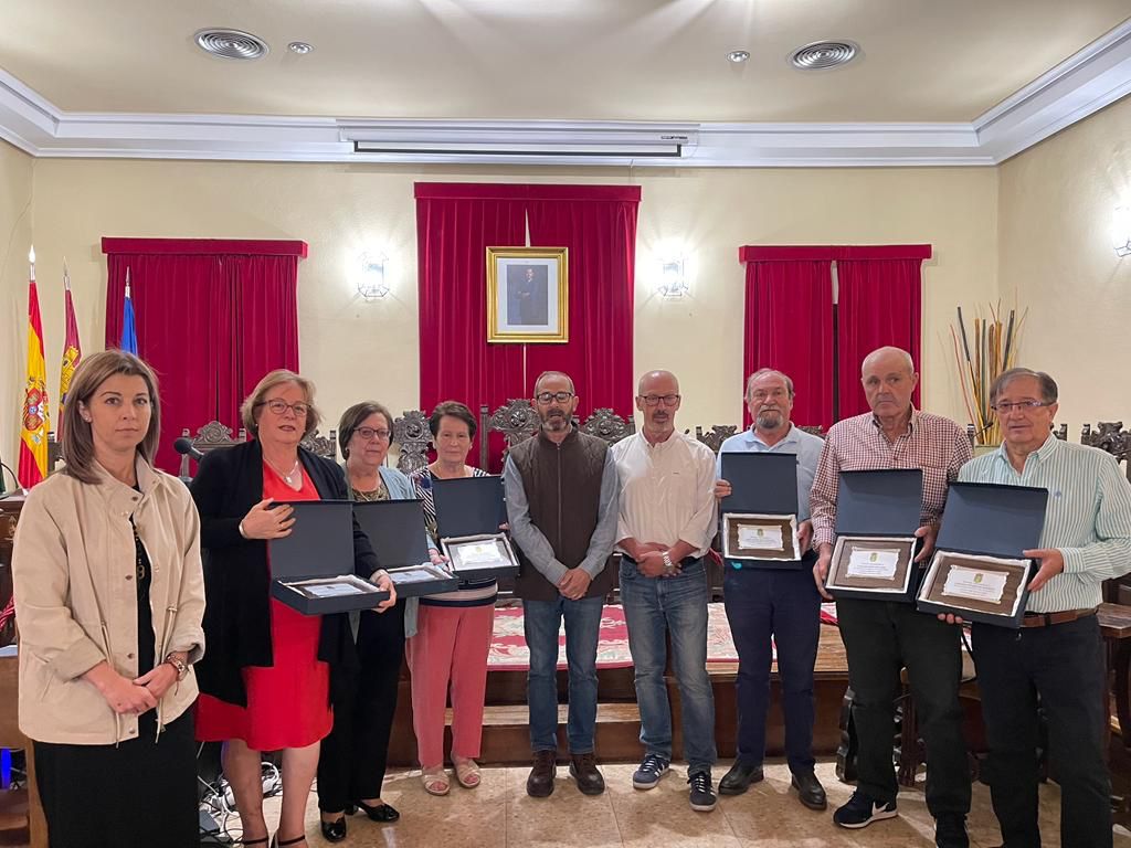 El Ayuntamiento de Consuegra reconoce los servicios prestados a 6 trabajadores tras su jubilación