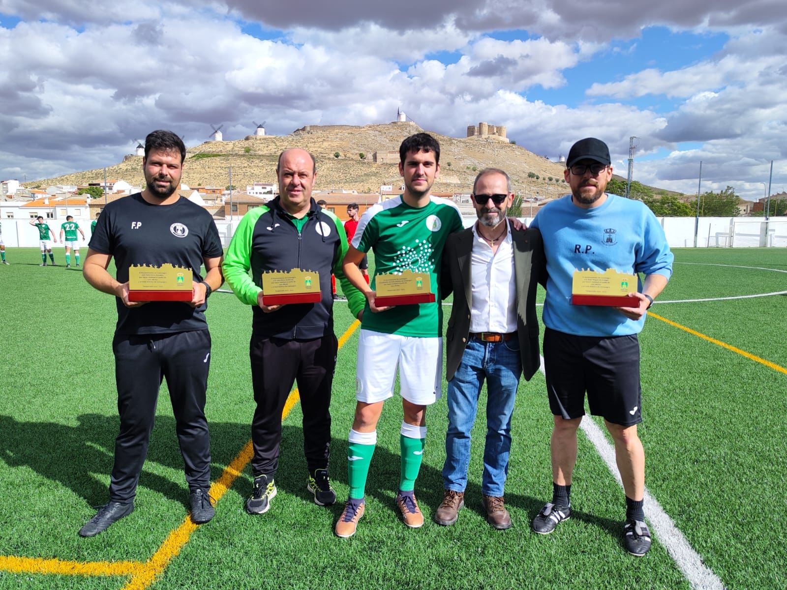 El Ayuntamiento felicita al Atlético Consuegra y destaca la gran temporada del equipo y el apoyo de la afición.