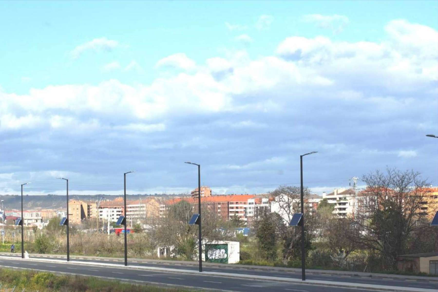 La popularidad de las farolas solares en ciudades como Madrid