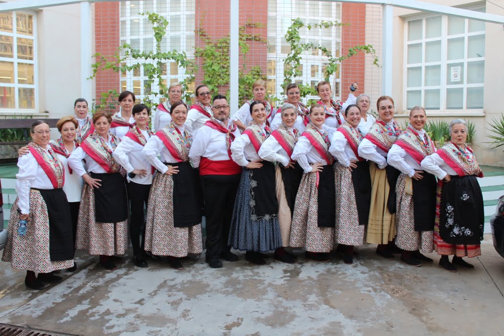 El Teatro Emilio Gavira rebosa de tradición en el festival de fin de curso de la Escuela de Folklore de Alcázar de San Juan