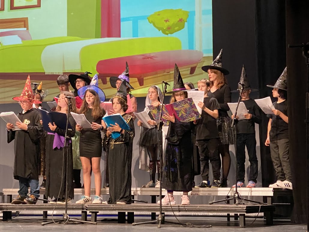La Escuela Municipal de Alcázar de San Juan brilla en su Festival de Fin de Curso con el mágico musical ‘La Bruja Azafrán’