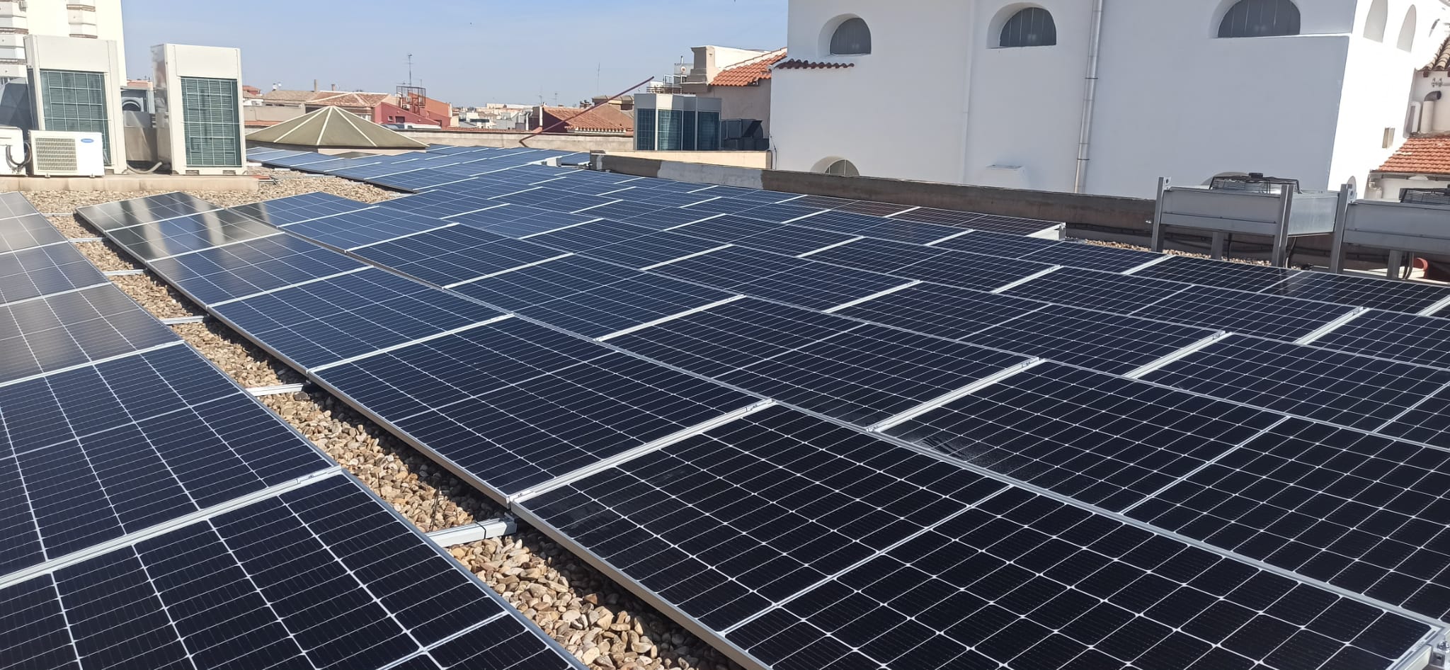 El Ayuntamiento de Alcázar instala placas solares fotovoltaicas en su Casa Consistorial para reducir la factura de la luz y emitir menos CO2