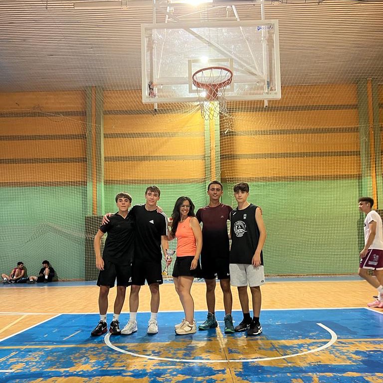 Gran éxito de participación en el torneo nocturno 3×3 de baloncesto en Consuegra