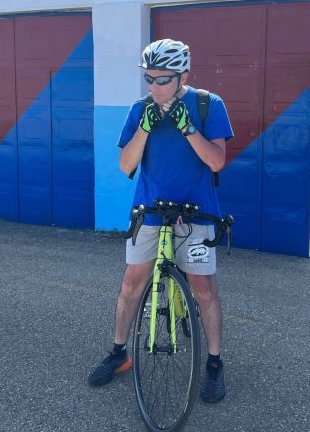 José Luis Posado emprende un desafío ciclista inspirador con parada en Alcázar de San Juan