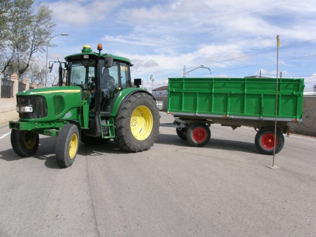 Concurso de habilidad con tractor (remolque y arada) Rosa del Azafrán 2023