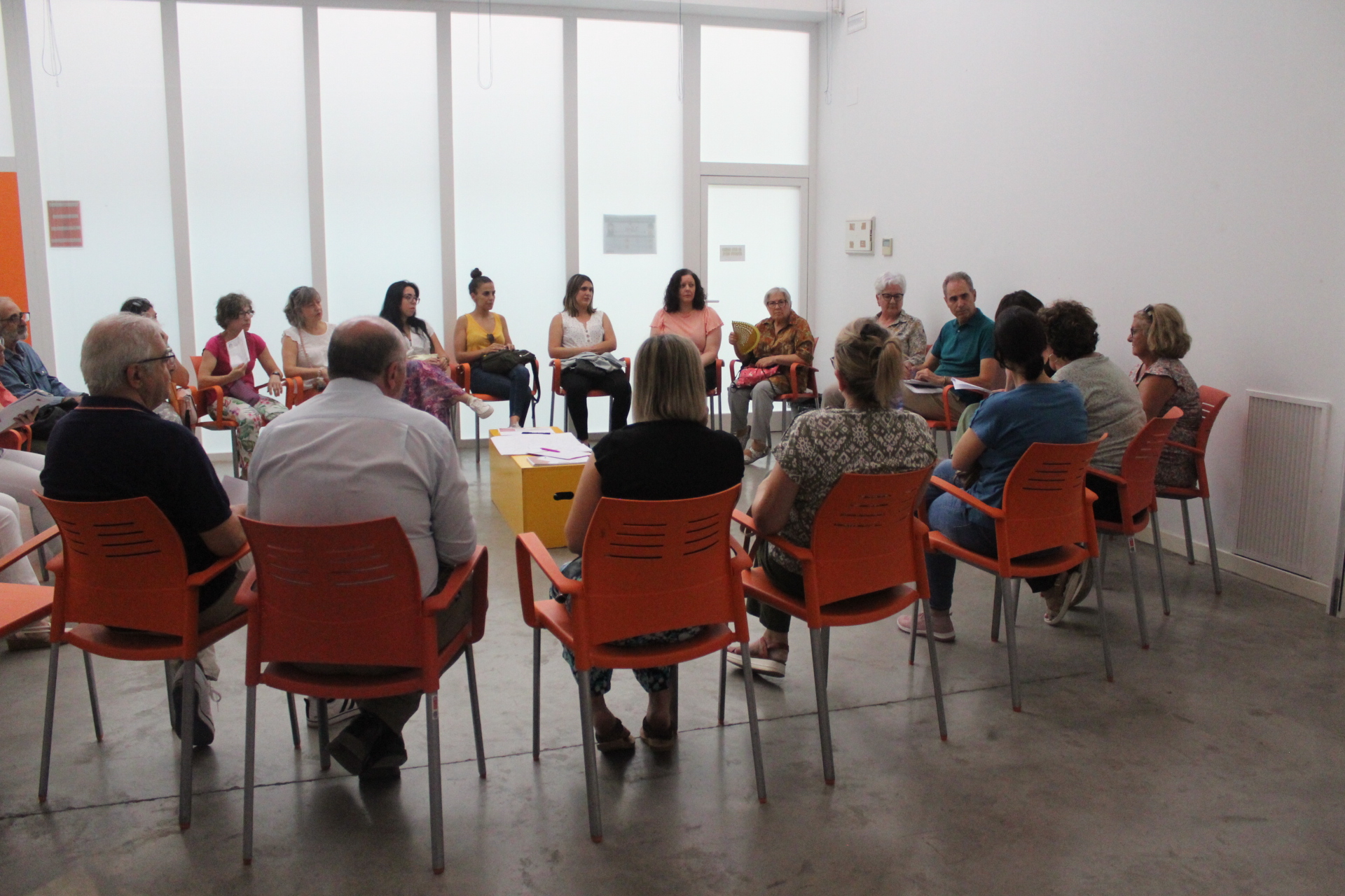 Reunión entre medio ambiente y las asociaciones y colaboradores para avanzar en el programa para la gestión ética de las colonias felinas