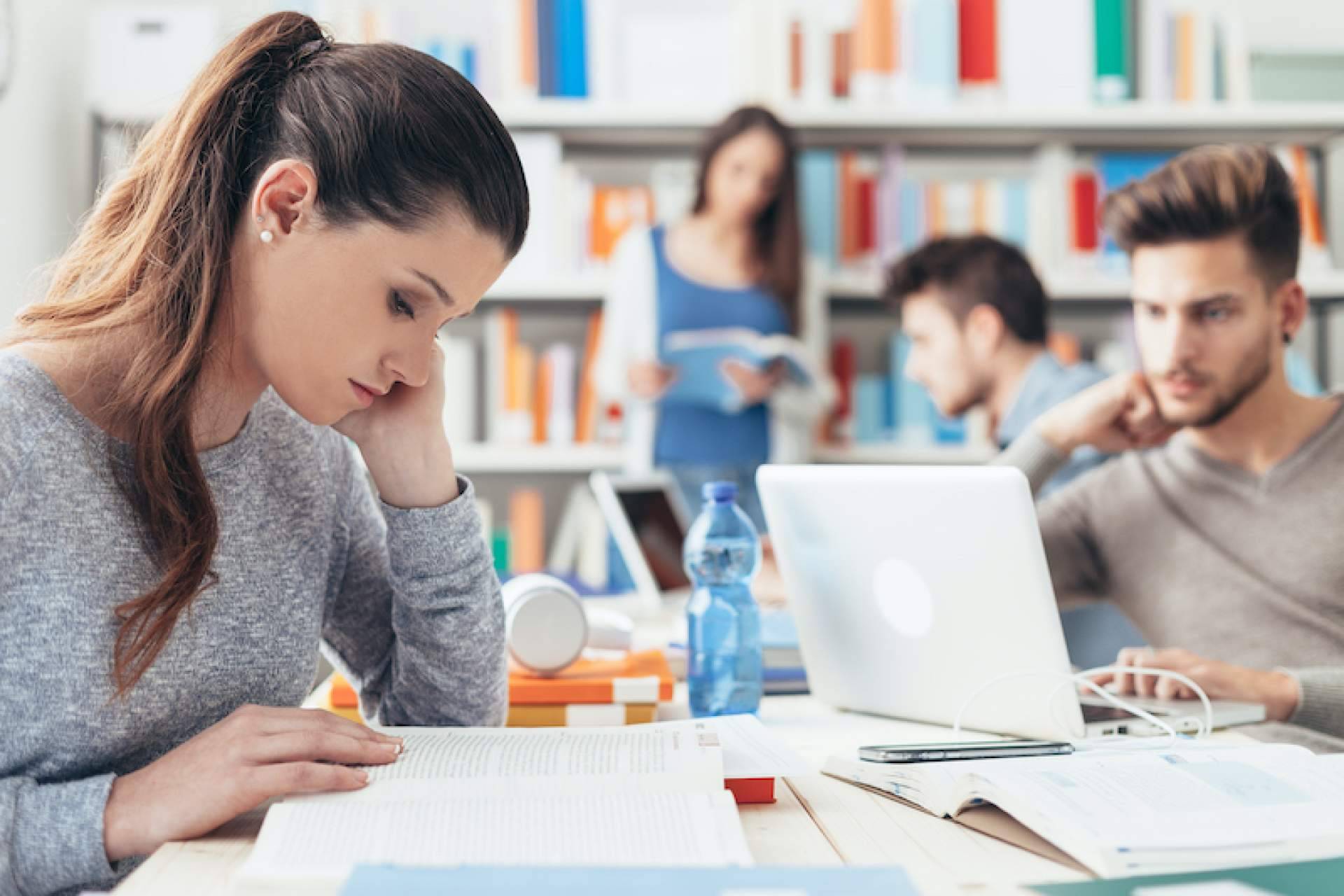 Estudiar en Granada; cómo gestionar el presupuesto de estudiante