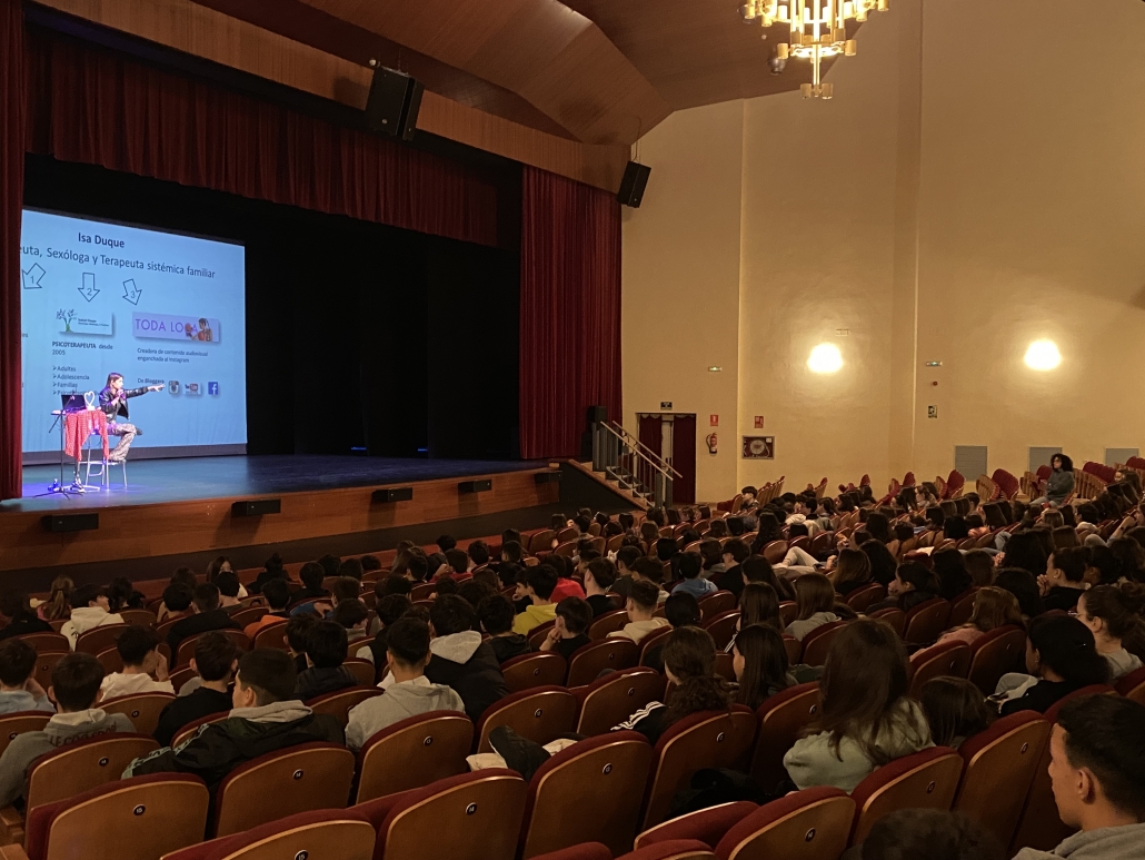 Isabel Duque, ‘La Psicowoman’, imparte una charla interactiva sobre amor saludable en el Teatro Emilio Gavira