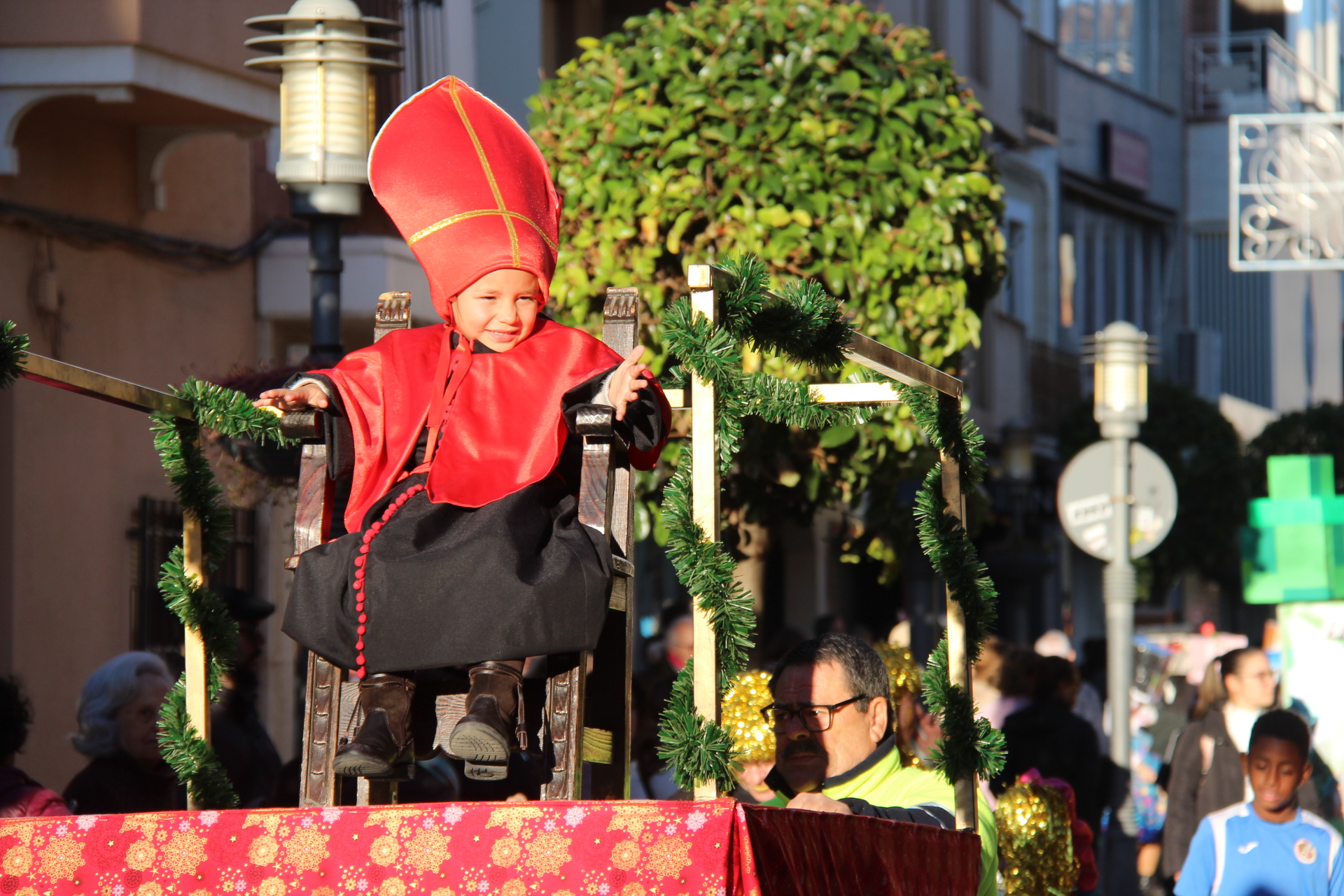 El Desfile Infantil de Máscaras y Comparsas alegra y colorea las principales calles de Alcázar
