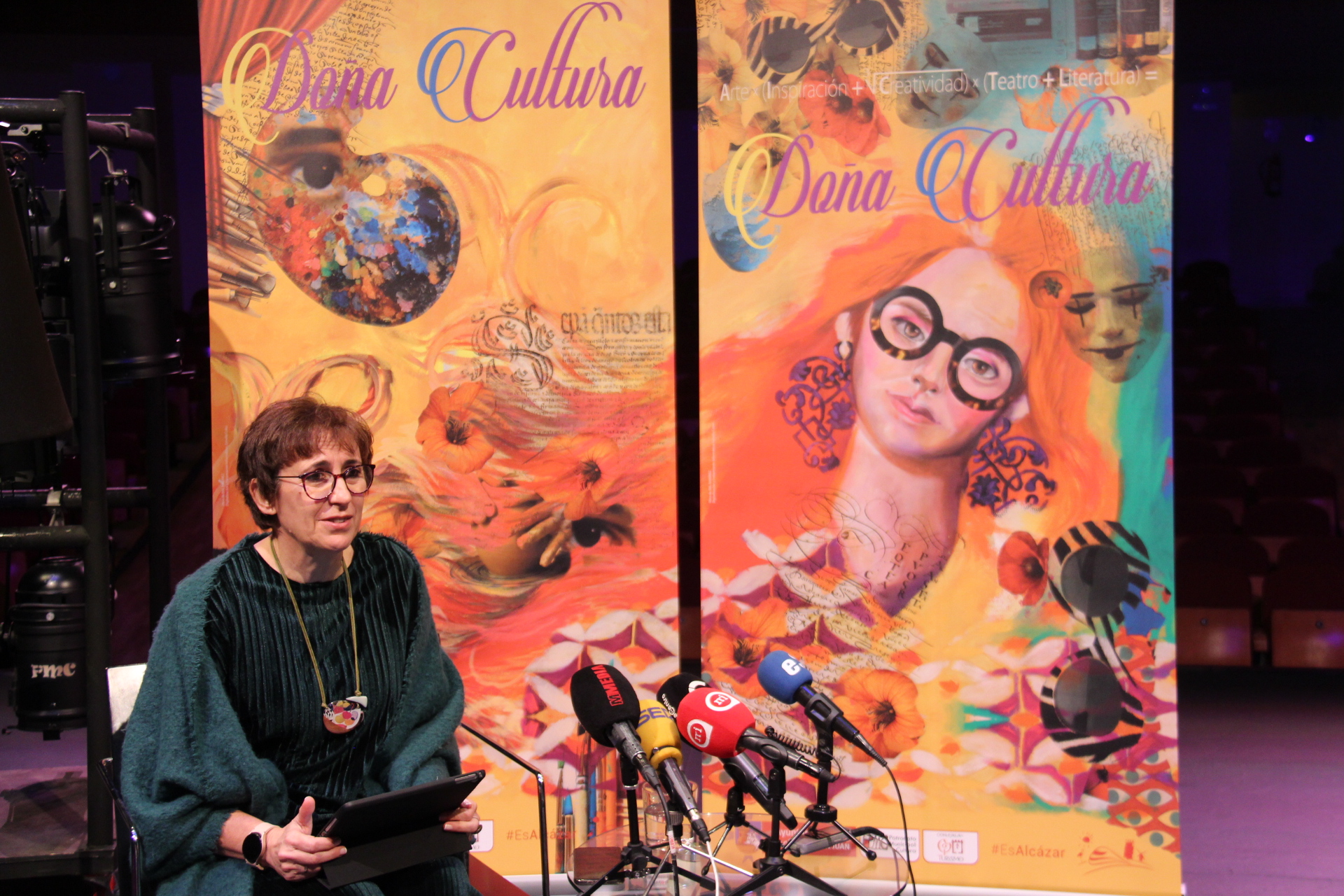 Cristina Perea presenta a Doña Cultura junto con las principales novedades del Patronato Municipal de Cultura para el año 2024