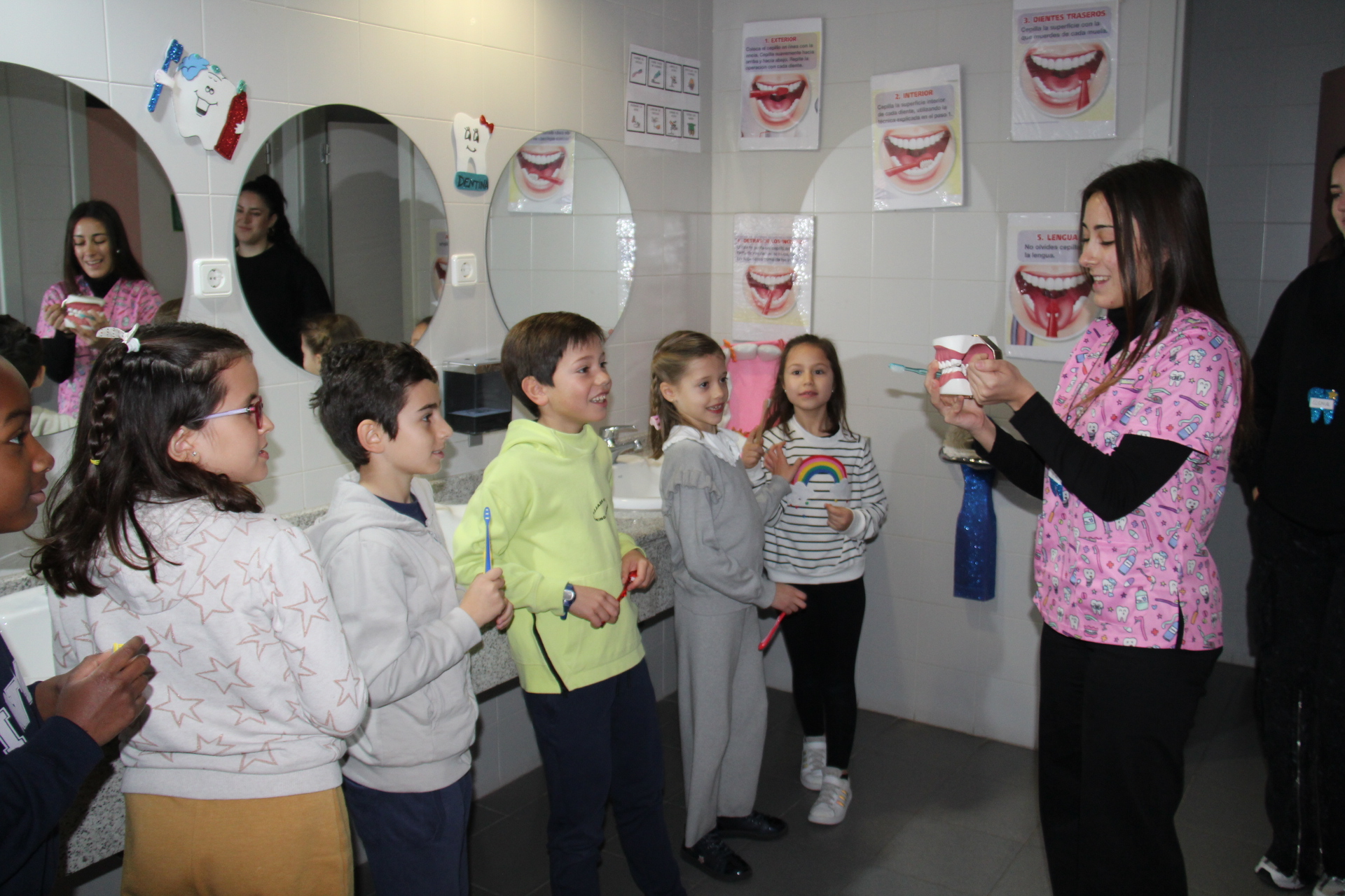 El alumnado del CEIP Jesús Ruiz participa en una jornada de promoción de la higiene bucodental en la EFA El Gamonal