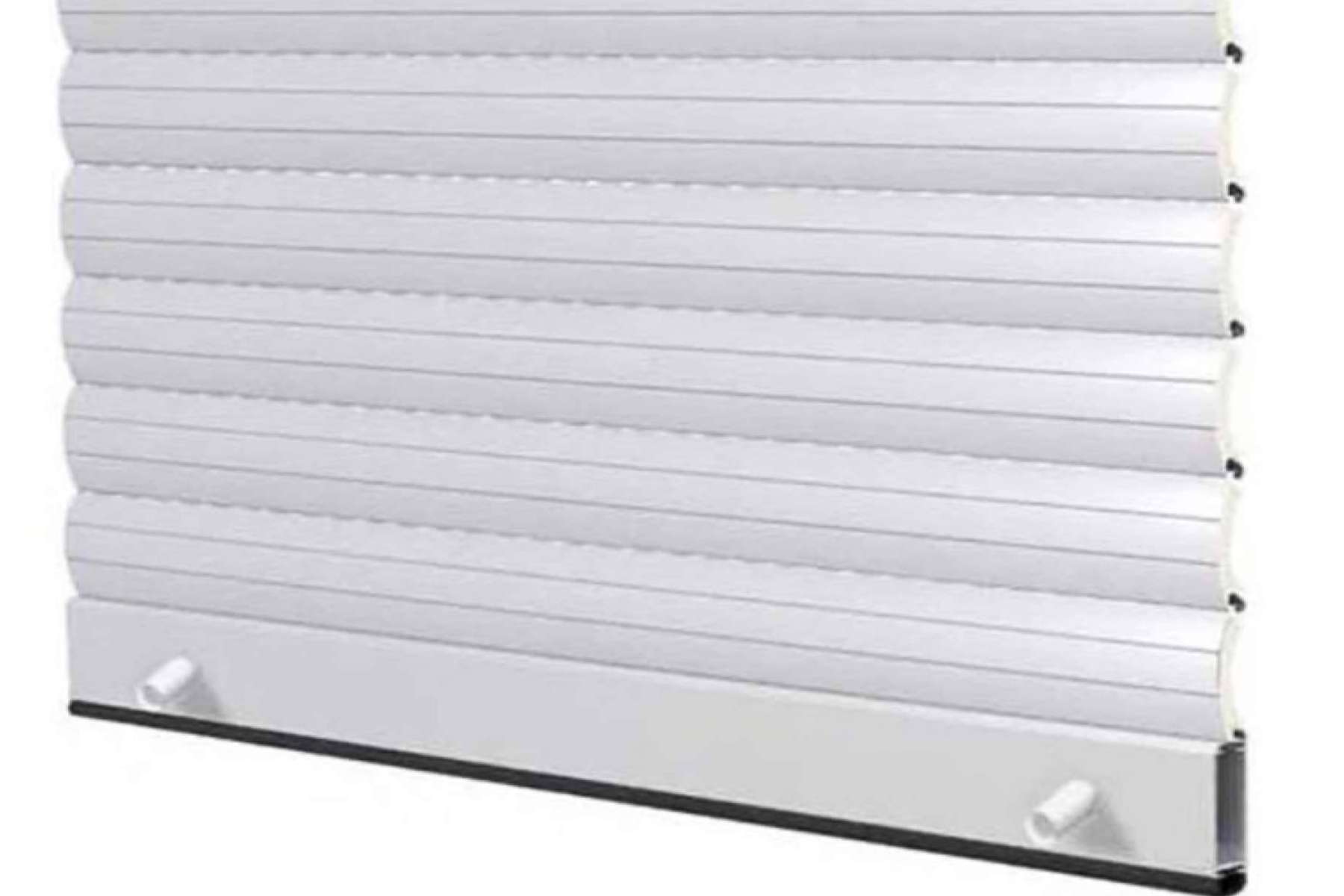 Espacios interiores duraderos y protectores con persianas enrollables de PVC y aluminio de CortinasdeExterior.es