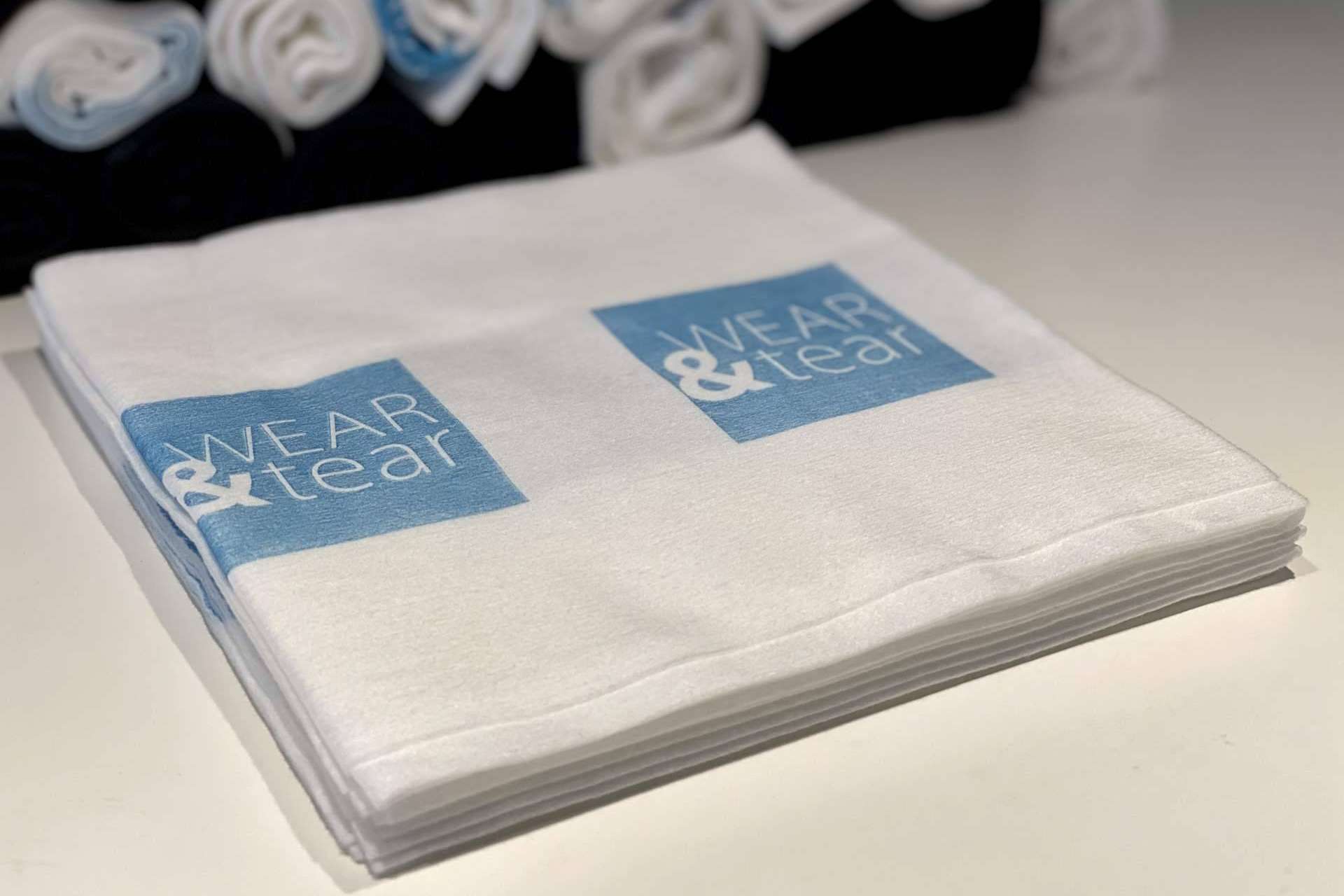 Wear & Tear, Líder en sostenibilidad y personalización de toallas desechables para el sector de peluquería y estética