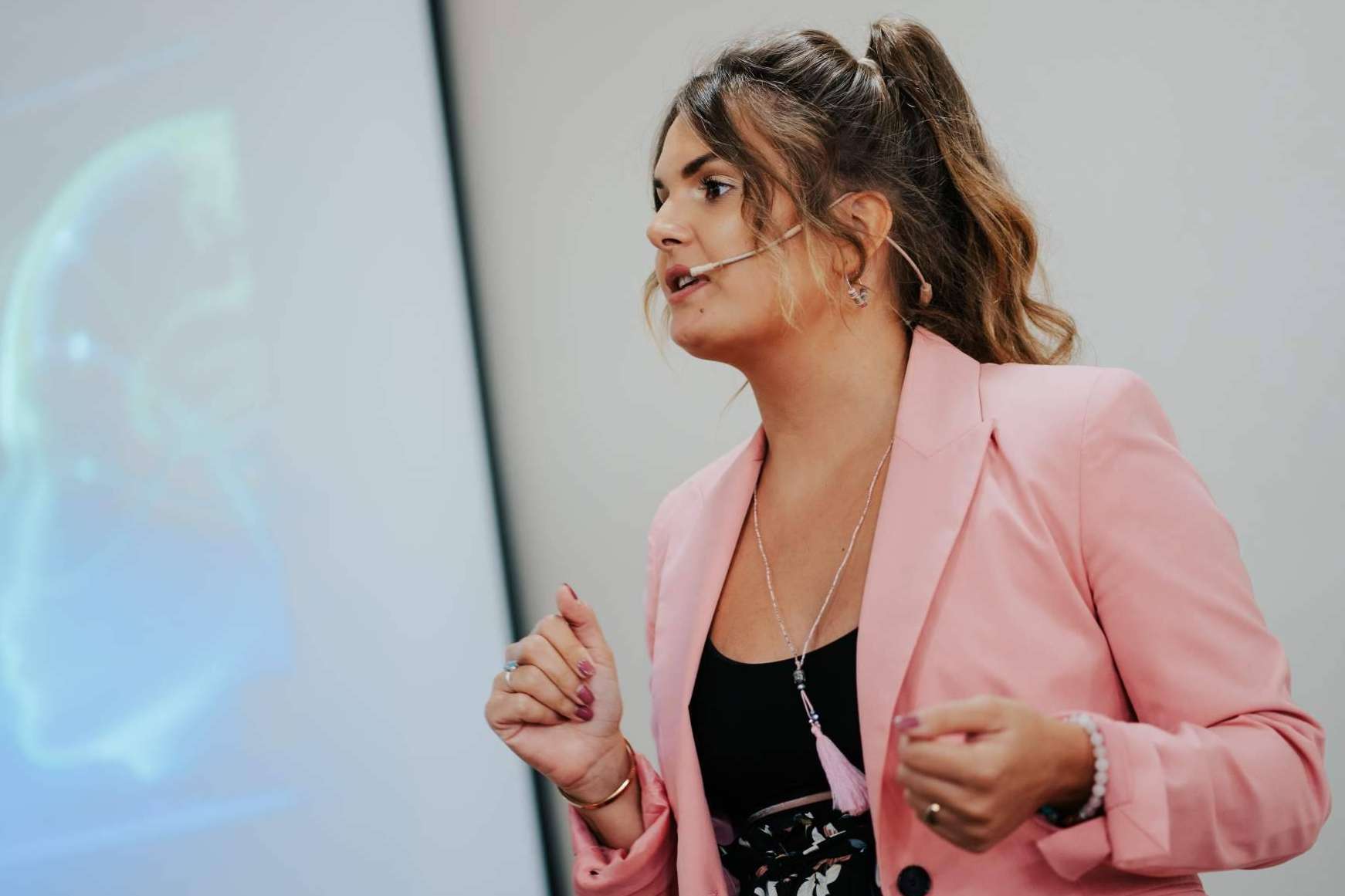Del empleo sin propósito a una vida ayudando a otros; la transformación profesional que está ganando fuerza
