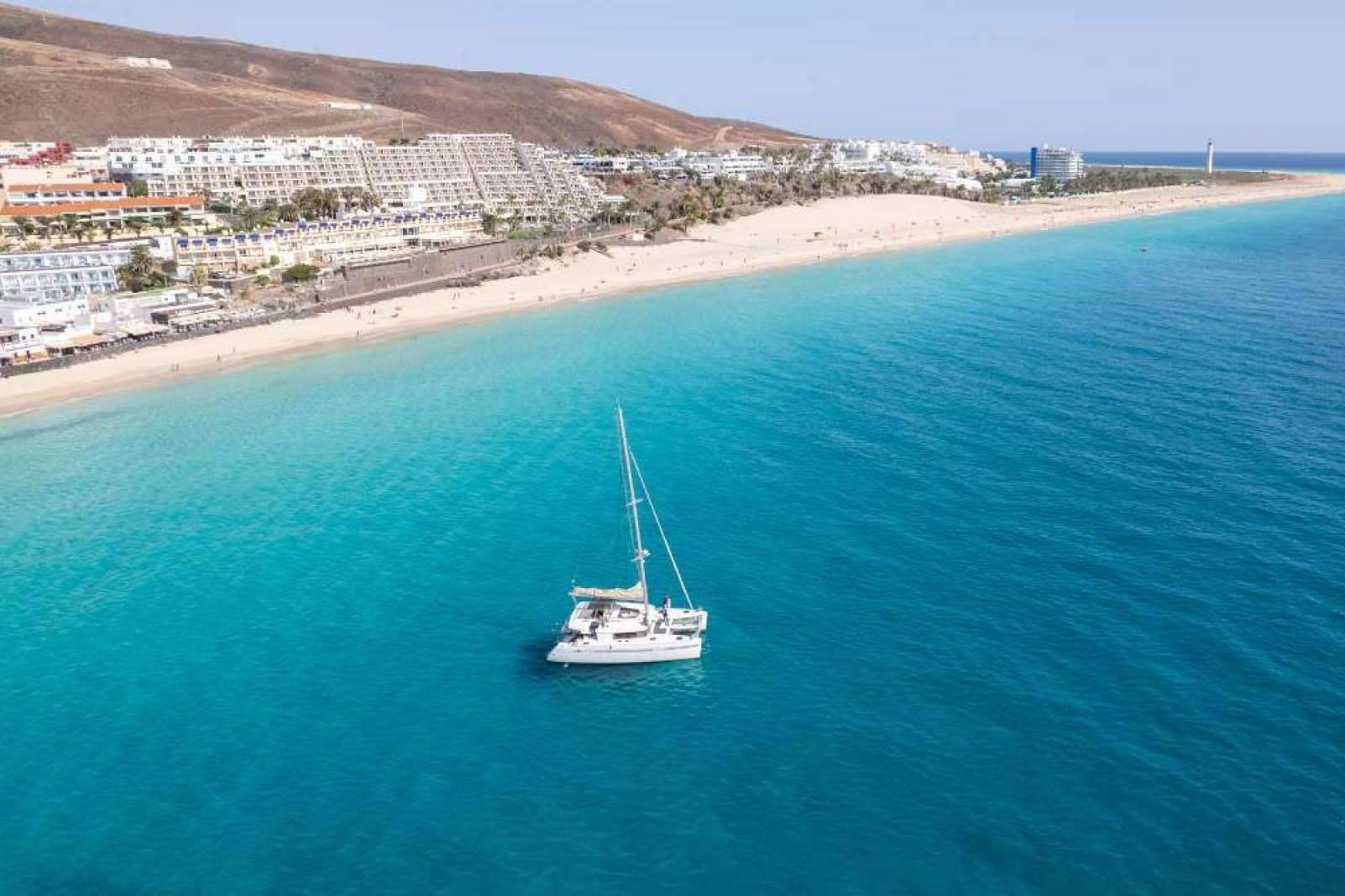 Magic & Sailing lidera la sostenibilidad del sector marítimo en Fuerteventura eliminando plásticos