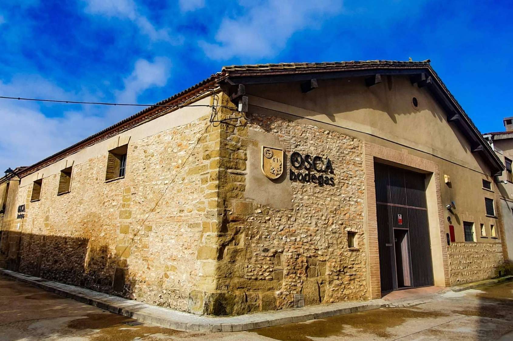 Disfrutar del vino de la bodega más antigua de España