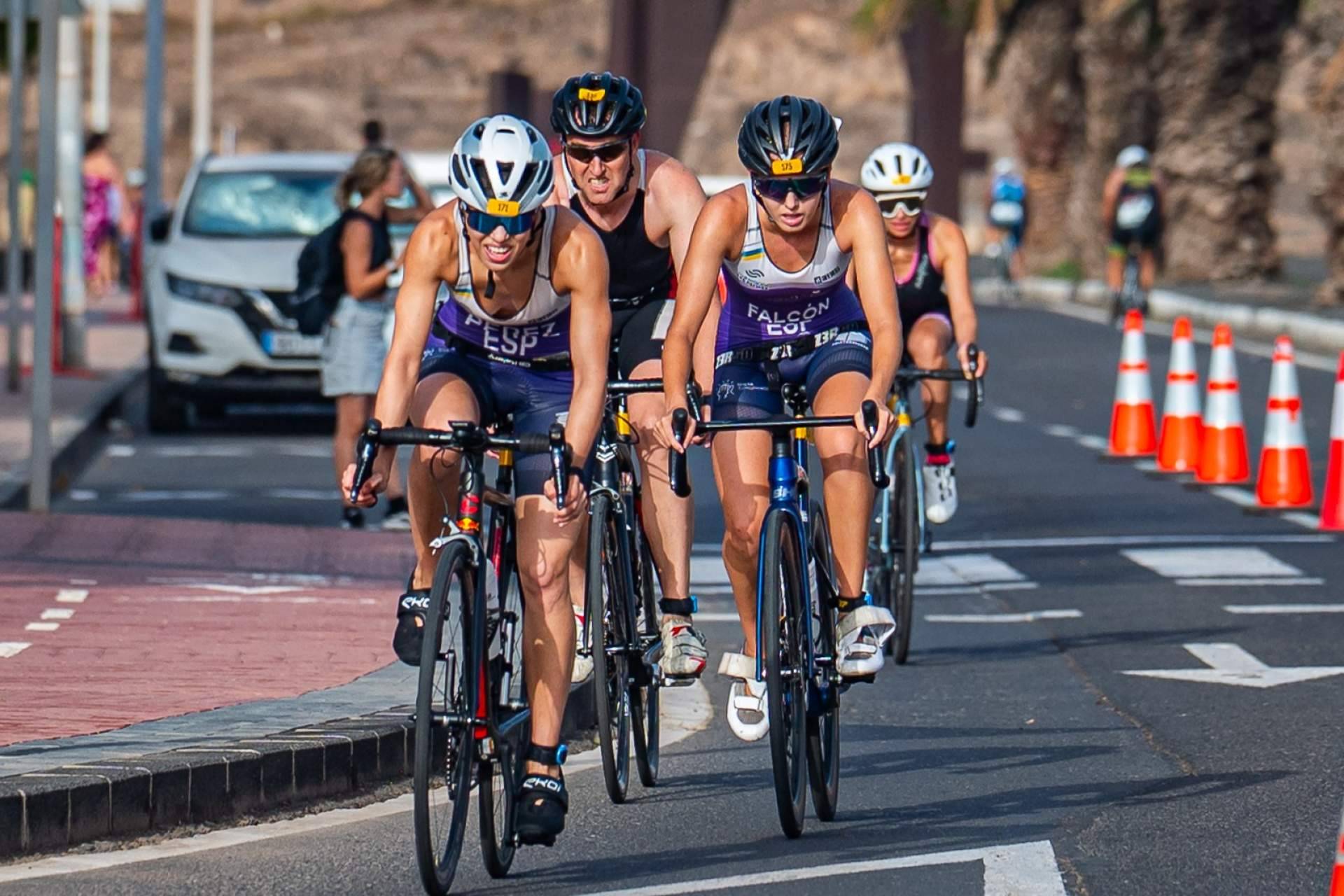 El Triatlón Ciudad de Arrecife convierte a la capital lanzaroteña en escaparate deportivo y turístico