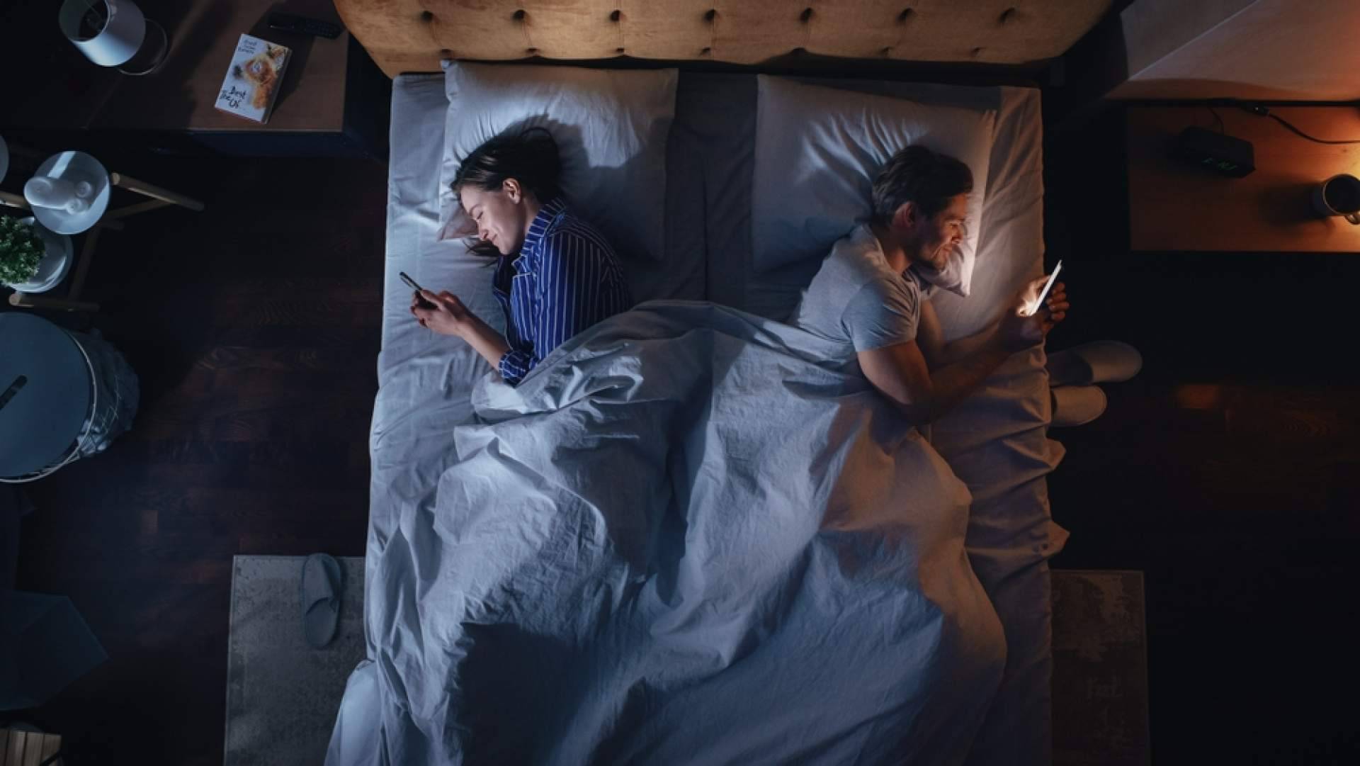 Amar en la era del espejo, vínculos afectivos en la vitrina digital