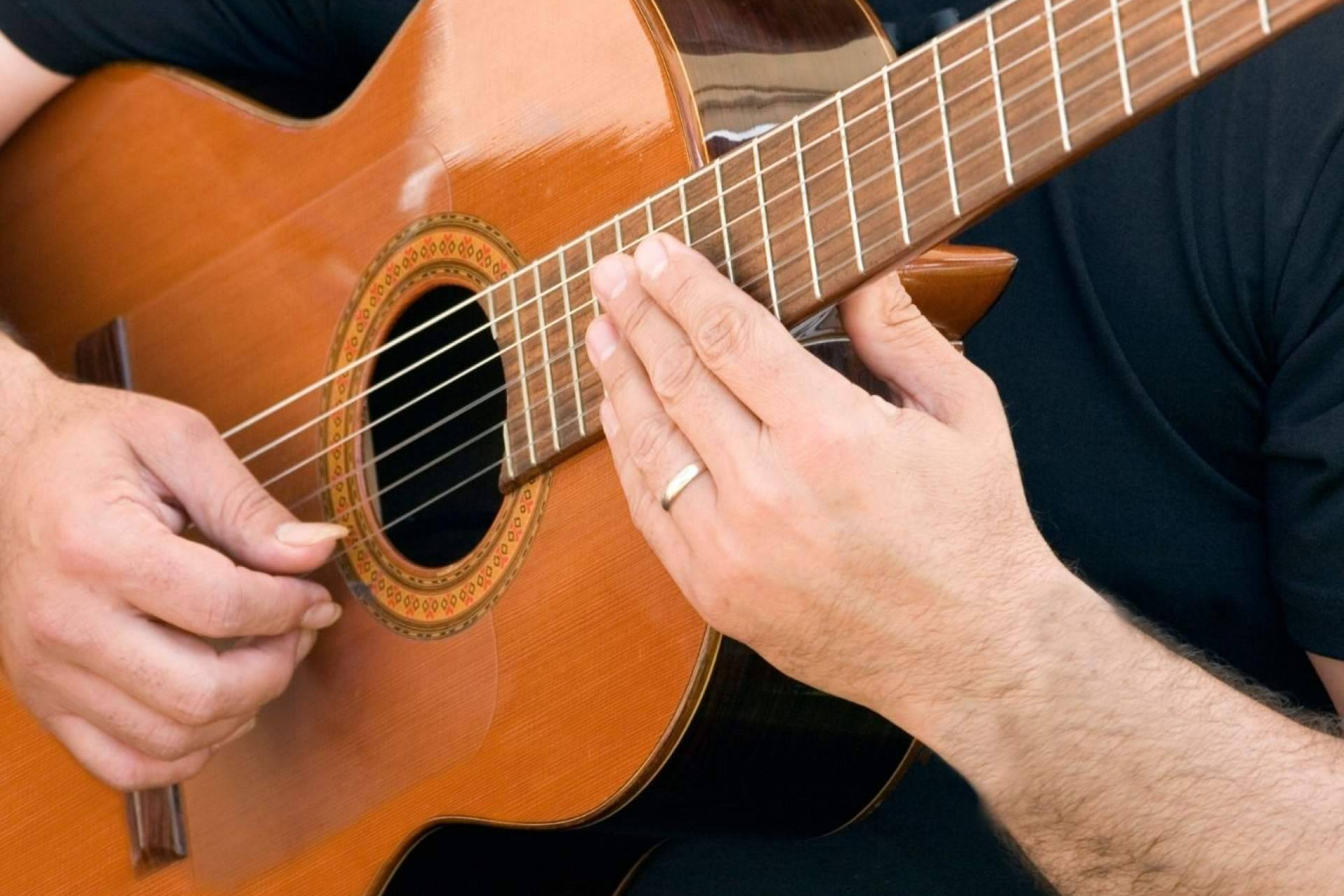 Aprendeguitarra enseña guitarra flamenca online con clases acompañadas