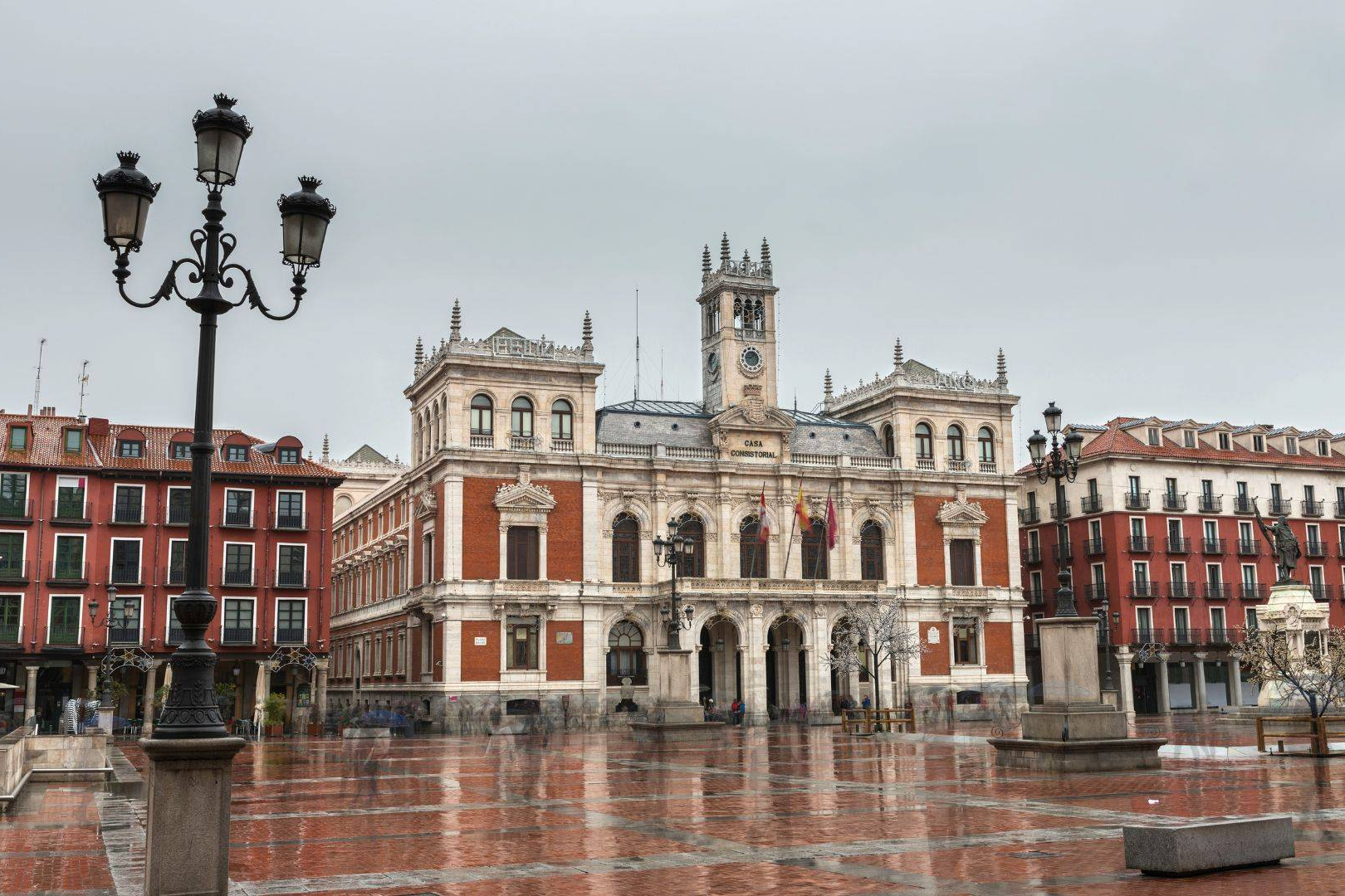 Diciembre a dos velocidades; regreso a casa y llegada de trabajadores a Valladolid