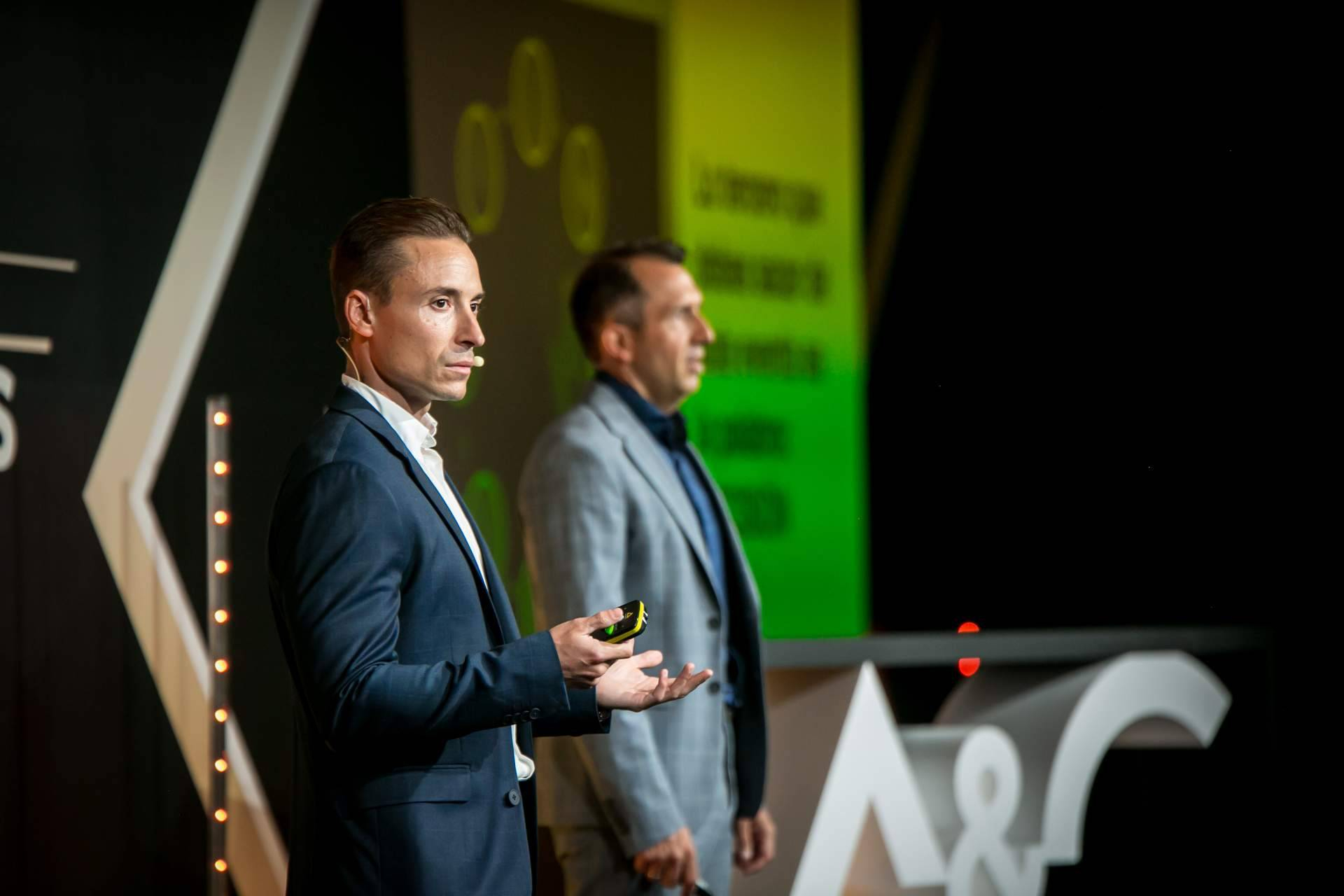 Alfonso y Christian impulsan el crecimiento empresarial con estrategias B2B personalizadas