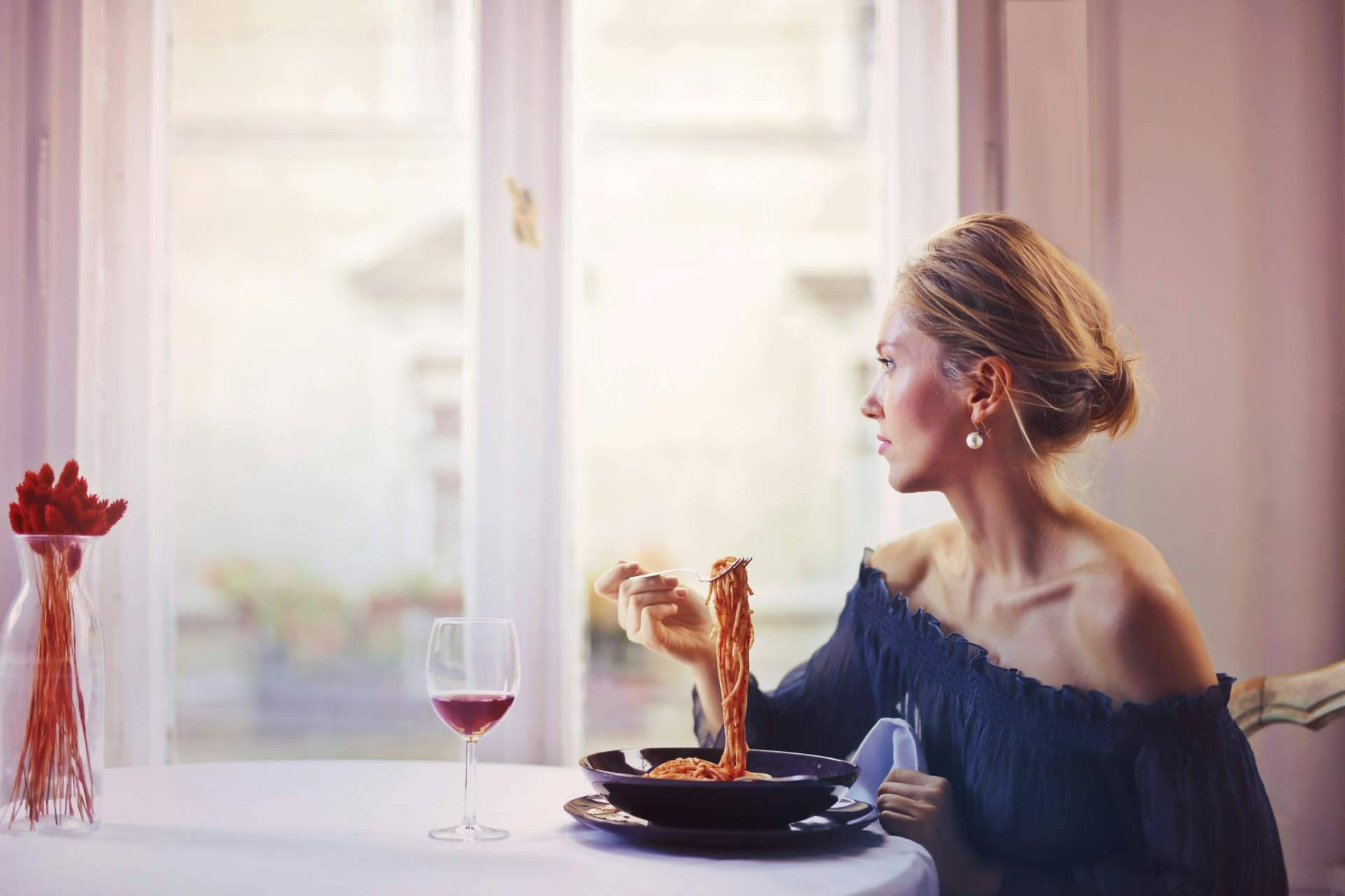 Por qué en primavera aumenta la ansiedad por comer (No es falta de control)