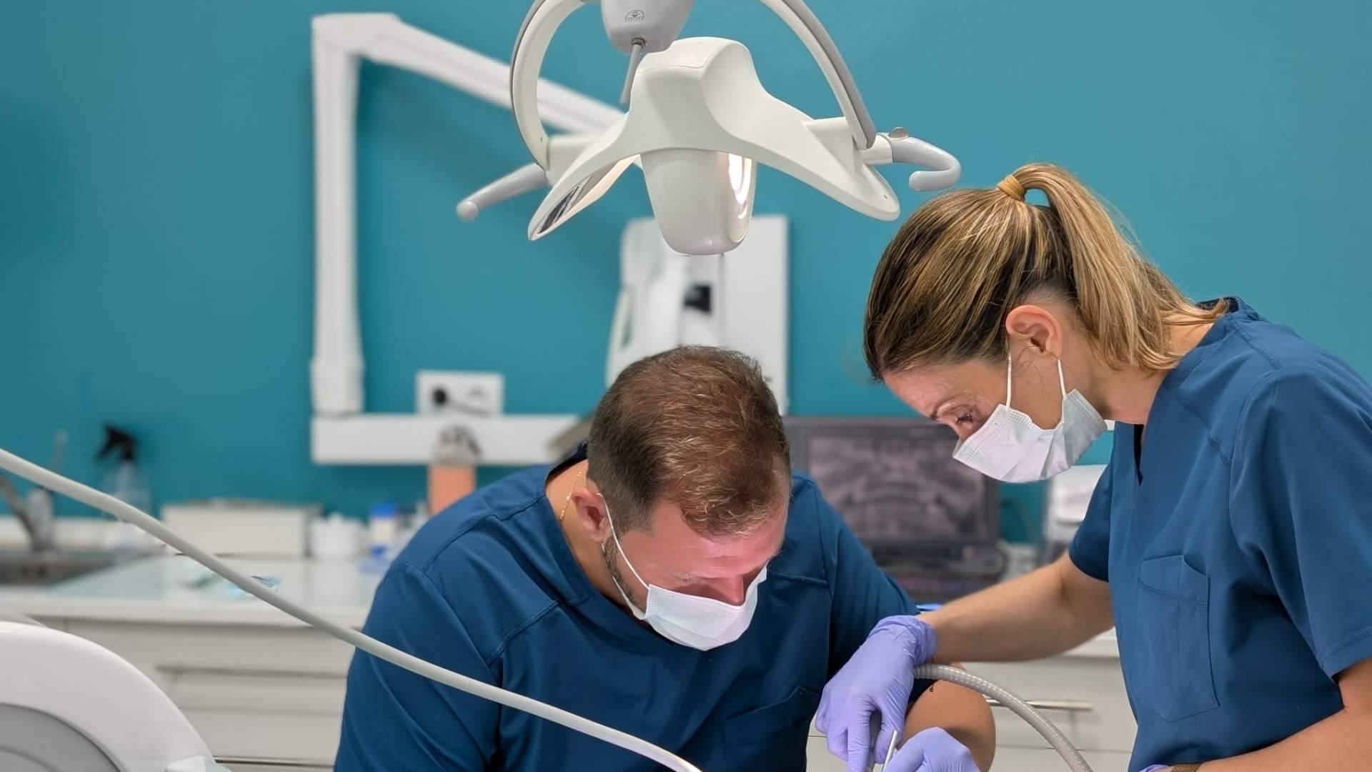 El papel de la sedación consciente en Móstoles para quienes retrasan sus implantes por malas experiencias previas