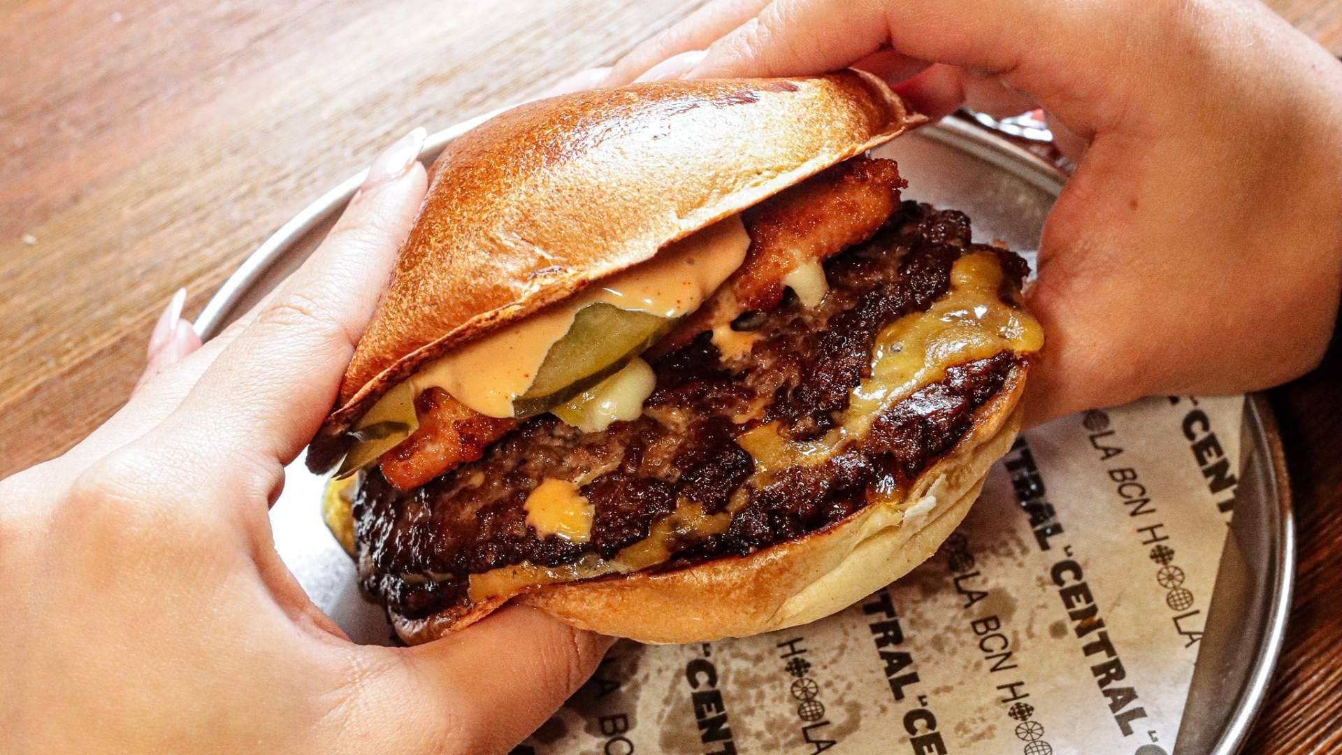 La Central refuerza su propuesta con burgers especiales en un mercado burger más maduro.