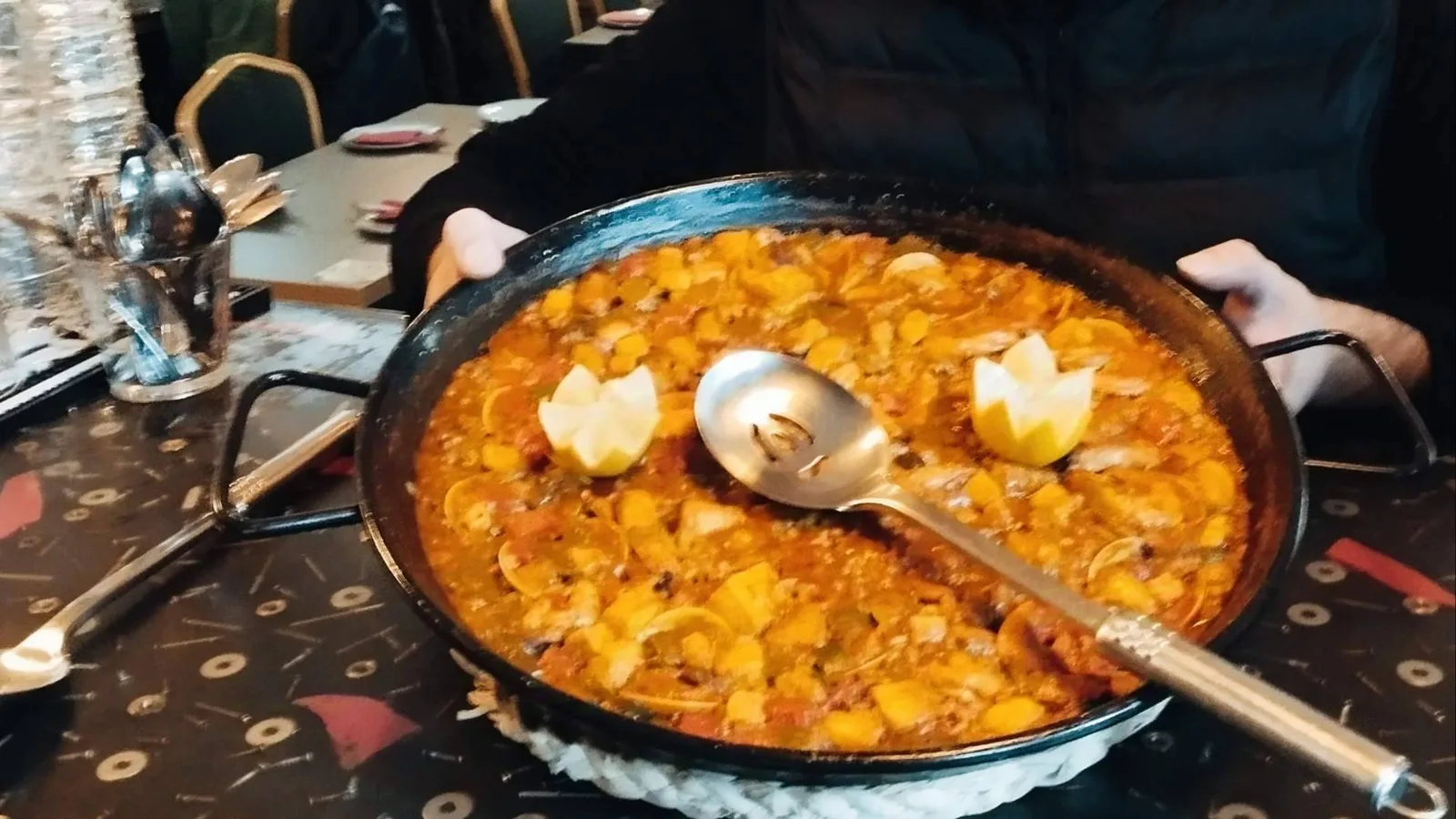 El Gastronauta; diez años cocinando una de las paellas imprescindibles del centro de Málaga